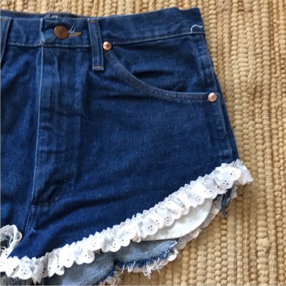 FREE PEOPLE X VINTAGE WRANGLER DENIM SHORTS LACE - Picture 2 of 4